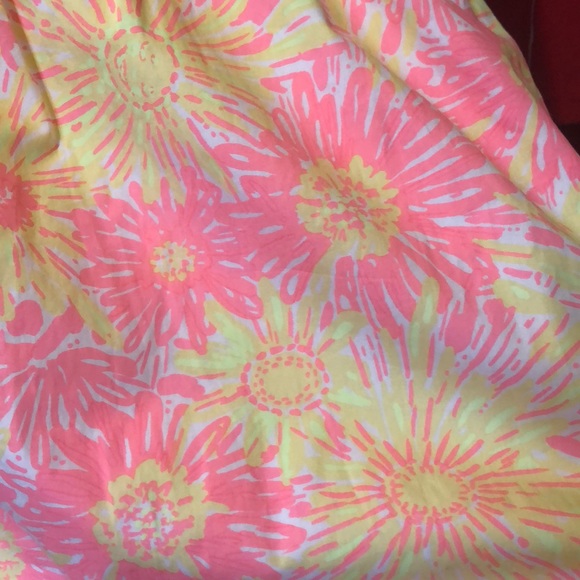 Off the shoulder Lilly Pulitzer dress. - Picture 2 of 3